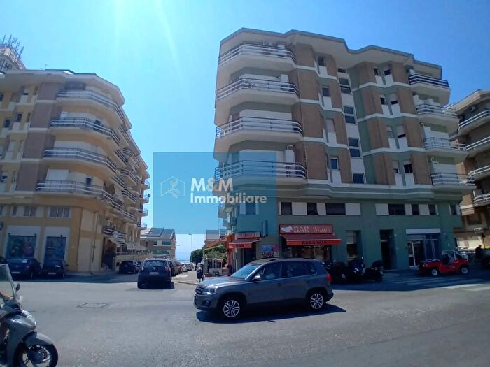 Appartamento trilocale in affitto in Via della Liberazione, Nettuno