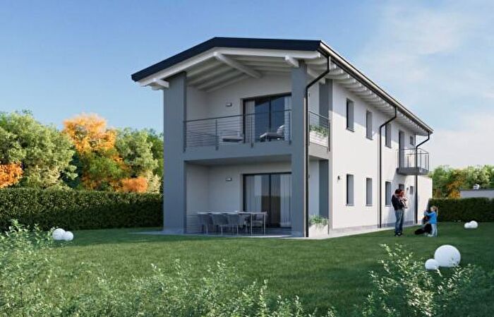 Appartamento trilocale in vendita in Via per Cascina Amata, Mariano Comense