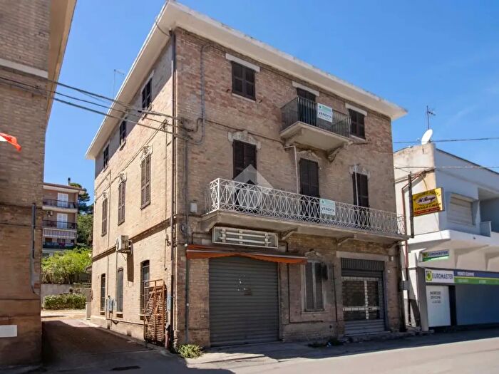 Casa con 7 locali in vendita in Corso Giuseppe Garibaldi, Porto San Giorgio