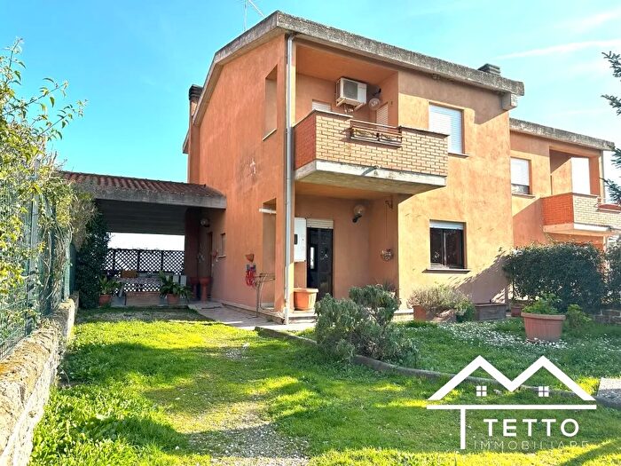 Casa quadrilocale in vendita in Via dei Monti, Torrita Tiberina