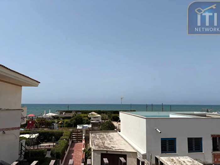 Appartamento trilocale in vendita in Lungomare degli Ardeatini, Ardea