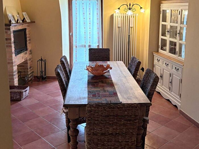 Appartamento con 6 locali in affitto in Pesciano, Todi