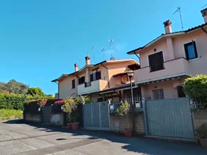 Appartamento bilocale in vendita in Via dei Platani, Manziana