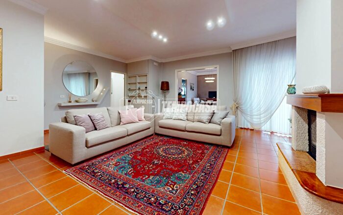 Appartamento trilocale in vendita in Via Papa Paolo VI, Rutigliano