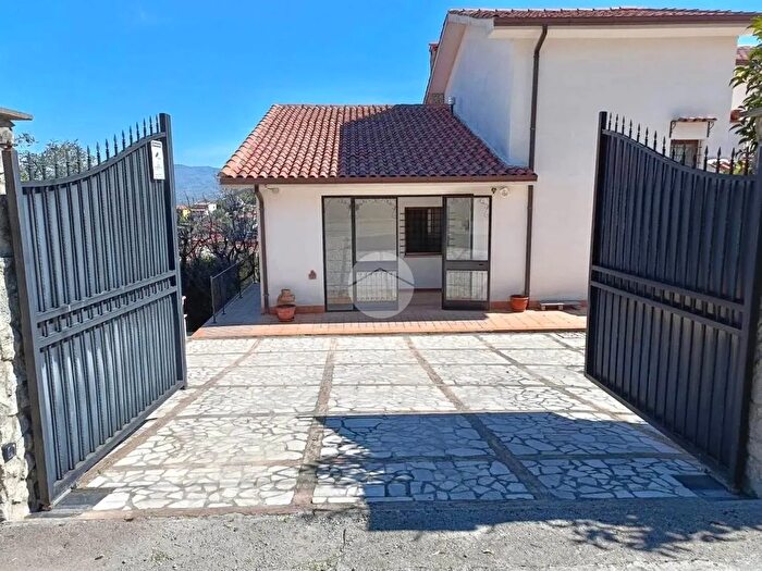 Casa con 7 locali in vendita in Via Leonardo da Vinci, Mendicino