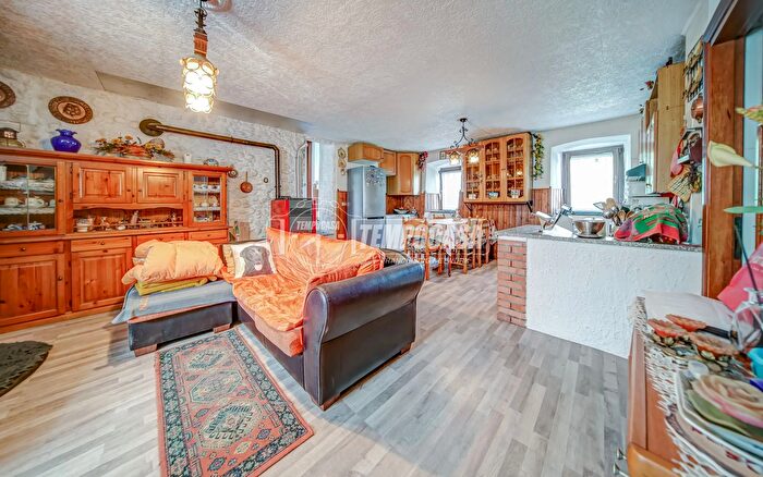 Appartamento trilocale in vendita in Via San Sepolcro, Ternate