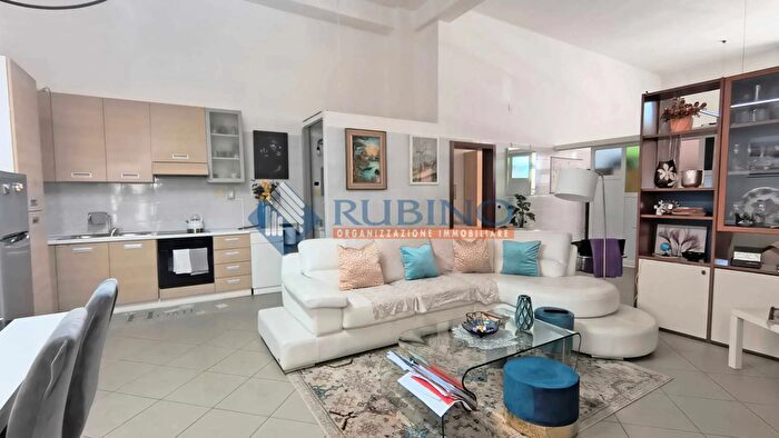 Appartamento trilocale in vendita in Via Monopoli, Castellana Grotte