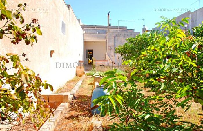 Casa con 5 locali in vendita in Via Camillo Benso di Cavour, PresicceAcquarica