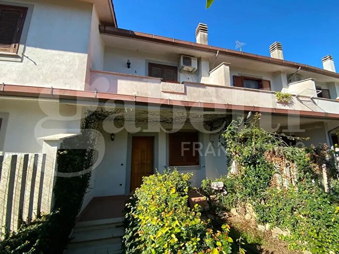 Casa con 5 locali in vendita in Via Monterano, Manziana
