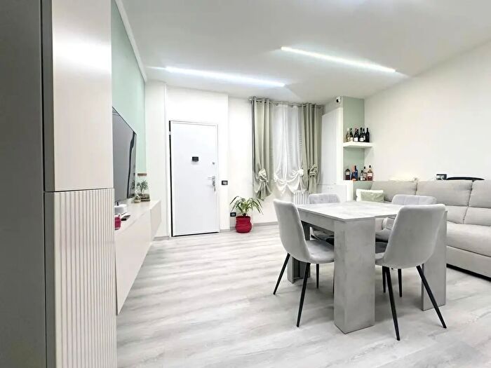 Appartamento bilocale in vendita in Via Dante, Caronno Pertusella