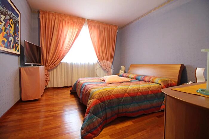 Appartamento con 6 locali in vendita in Via Dante Alighieri, Brandizzo