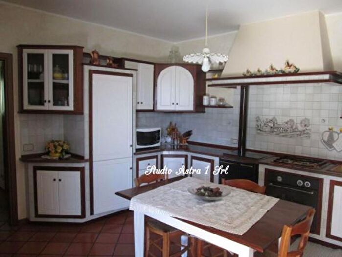 Casa con 6 locali in vendita in Cornuda