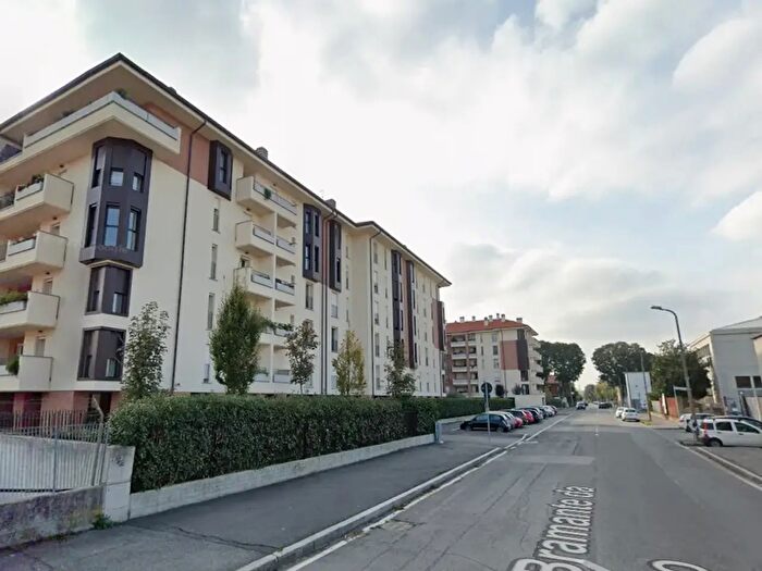 Appartamento trilocale in affitto in Via Tiziano Vecellio, Monza