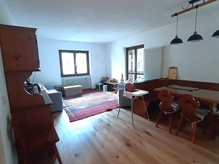 Appartamento quadrilocale in affitto in Via Cacciatori delle Alpi, Centro, Bormio