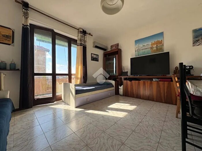 Appartamento trilocale in vendita in Villaggio Kennedy, Galliate