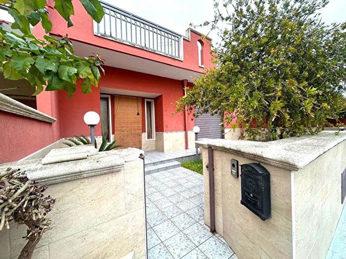 Casa con 5 locali in vendita in Via Palermo, Pulsano