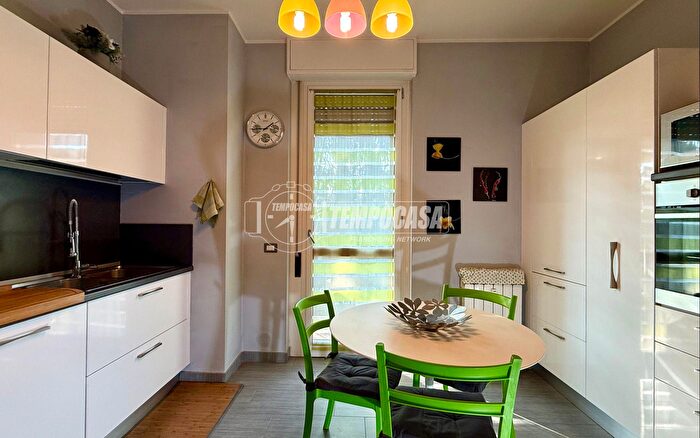 Appartamento trilocale in vendita in Via Giuseppe Verdi, Agrate Brianza