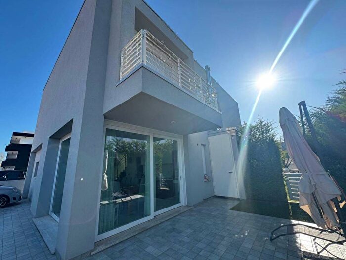Casa quadrilocale in vendita in Via Danimarca, Lido Est, Jesolo