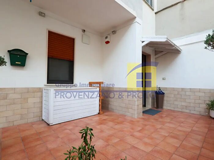 Appartamento quadrilocale in vendita in Via Imperatore Costantino, Brindisi