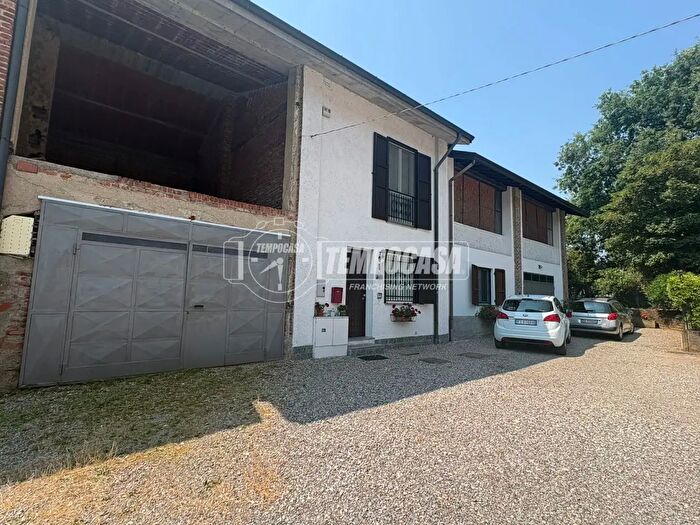 Casa trilocale in vendita in Via Piave, Cogliate