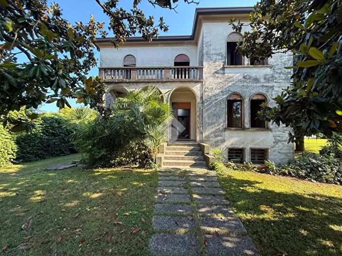 Casa con 6 locali in vendita in Tombolo