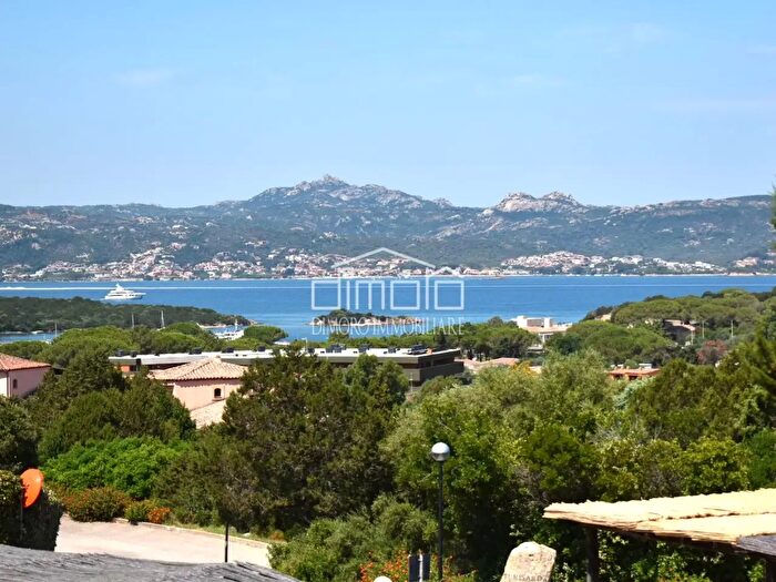 Appartamento trilocale in vendita in Via Giuseppe Salaris, Arzachena
