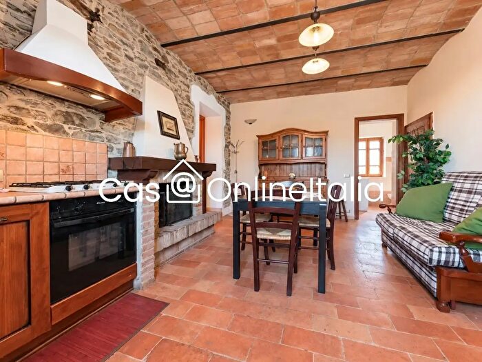 Appartamento con 8 locali in affitto in Via dell'Anguillara, Magione