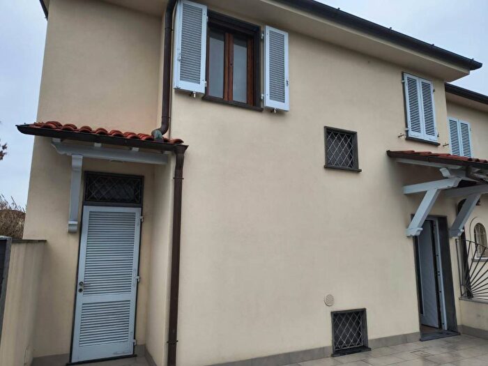 Casa quadrilocale in affitto in Pietrasanta