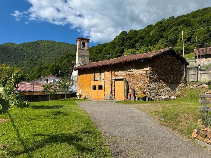 Casa bilocale in vendita in Via Castello, Val Della Torre