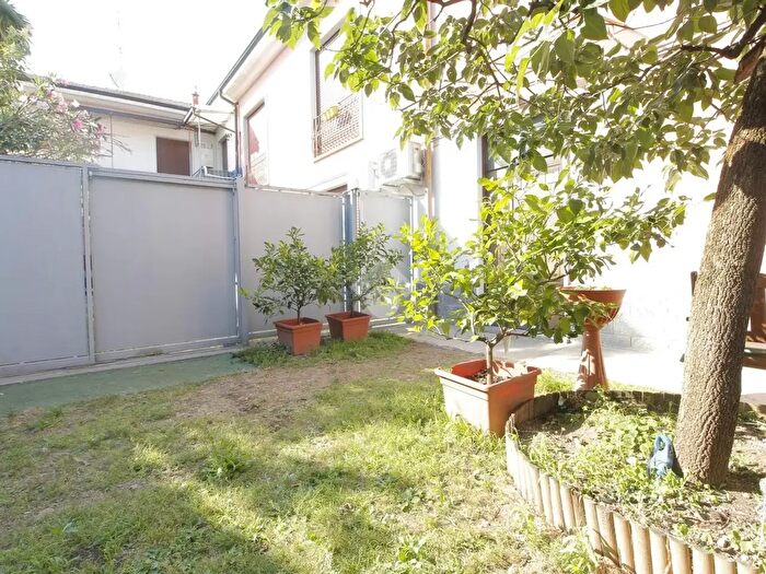 Casa trilocale in vendita in Via Pastrengo, Cerro Maggiore