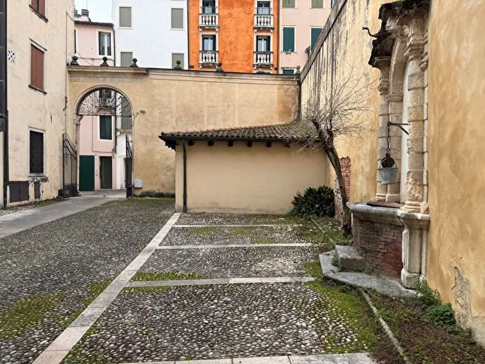 Appartamento bilocale in affitto in Contrà Oratorio dei Servi a, Vicenza