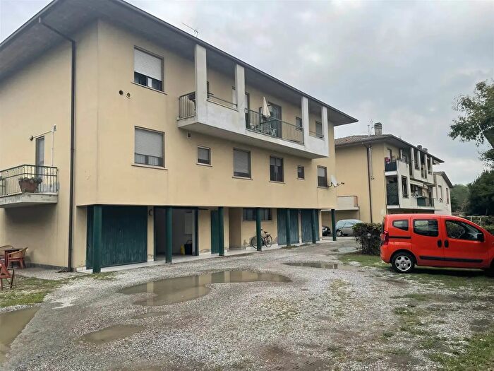 Appartamento trilocale in vendita in Via Fratelli Cervi, Ossago Lodigiano