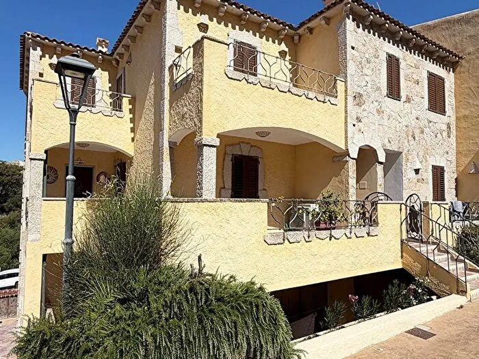 Appartamento trilocale in vendita in Via Barrettini, La Maddalena