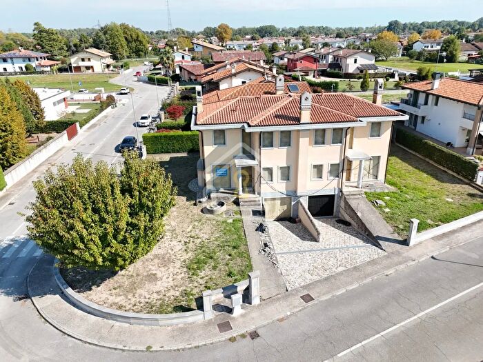 Casa con 6 locali in vendita in Via del Sassello, San Michele Al Tagliamento