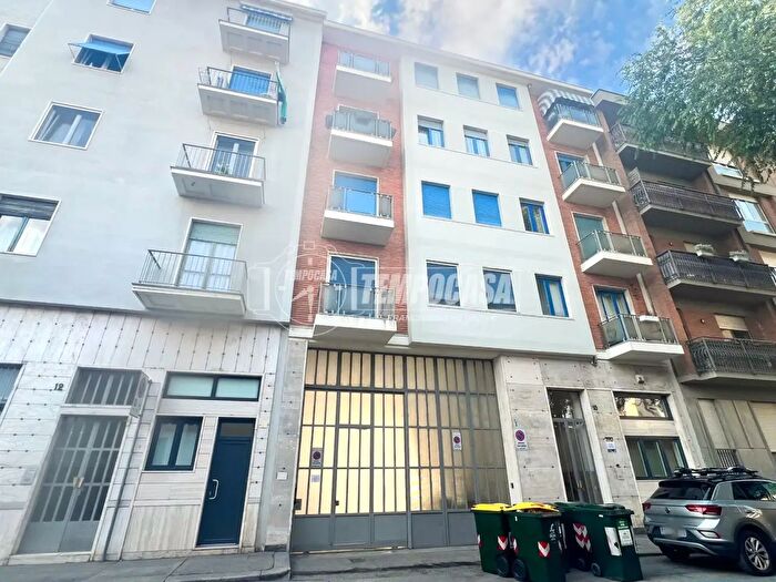 Appartamento trilocale in vendita in Via Chisone, Torino