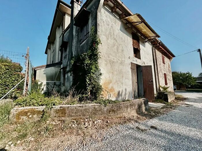 Casa bilocale in vendita in Via Monte Grappa, Caerano Di San Marco