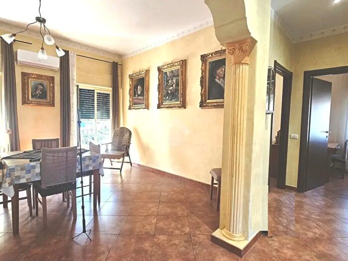 Appartamento trilocale in vendita in Via Francesco La Fata, Palermo