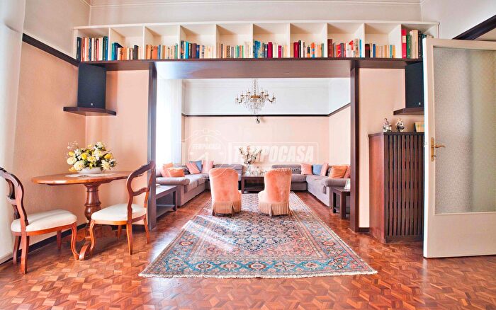 Appartamento con 5 locali in vendita in Novara