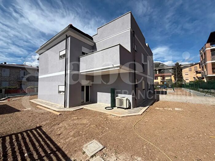 Appartamento trilocale in affitto in Via Trevi Snc, Terni