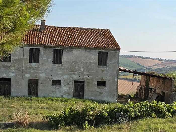 Casa con 10 locali in vendita in Strada del Cipresso, San Costanzo
