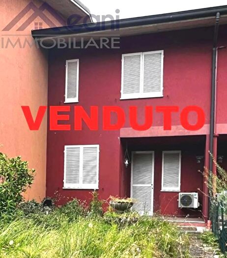 Casa quadrilocale in vendita in Via Ugo Foscolo, Siziano