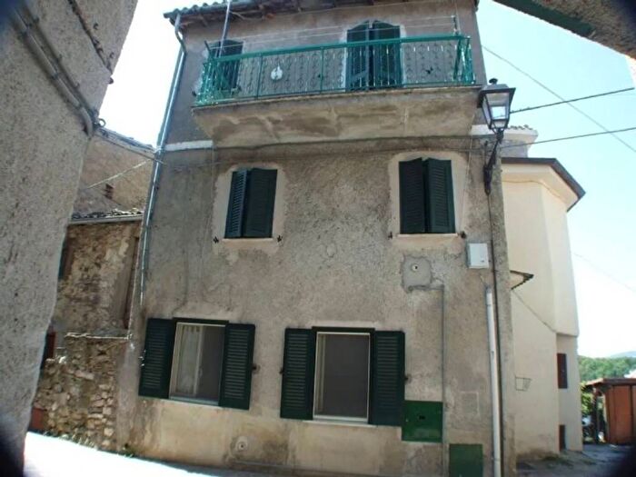 Casa in affitto in Via Sabina No Number, Nespolo