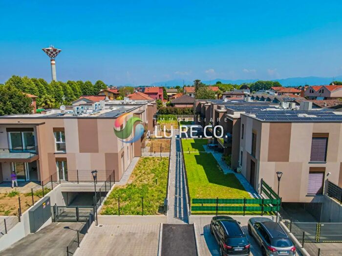 Appartamento trilocale in vendita in Caduti di Nassirya, Rovellasca