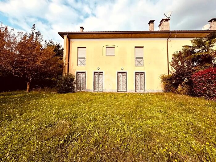 Appartamento trilocale in vendita in Via Leone XIII, Casatenovo