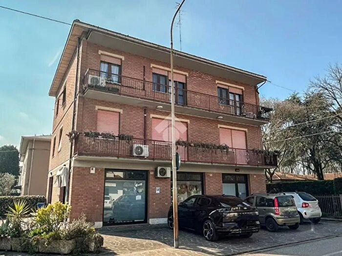 Casa con 7 locali in vendita in Via Giacomo Leopardi, Carpi