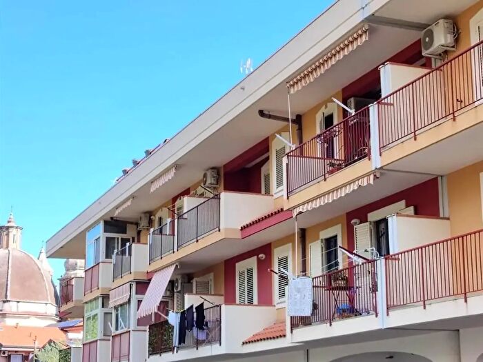 Casa quadrilocale in vendita in Via IV Novembre, Aci Catena