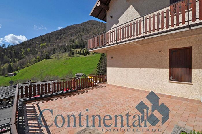 Appartamento trilocale in vendita in Via Maddalena, Cusio