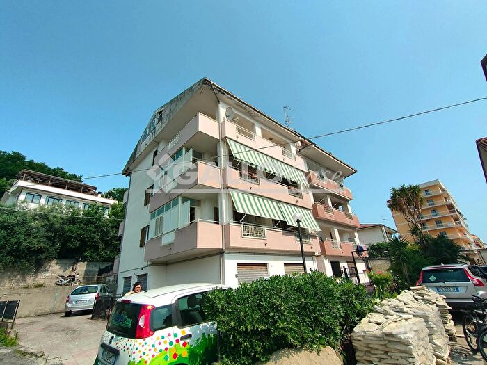 Appartamento quadrilocale in vendita in Via Temesa Paola, Paola