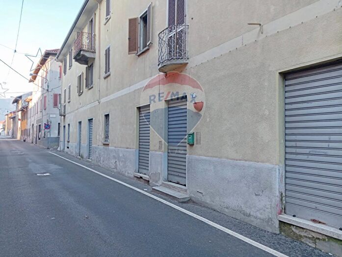 Casa con 8 locali in vendita in Serravalle Sesia