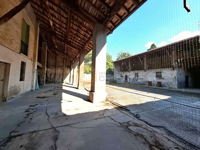 Casa con 7 locali in vendita in Piazza Cesare Battisti, Manerbio